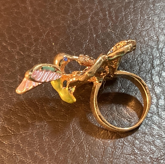 RING - HIBISCUS FLOWER HUMMINGBIRD RHINESTONE ENAMEL GOLD TONE SIZE 7 - Picture 8 of 13